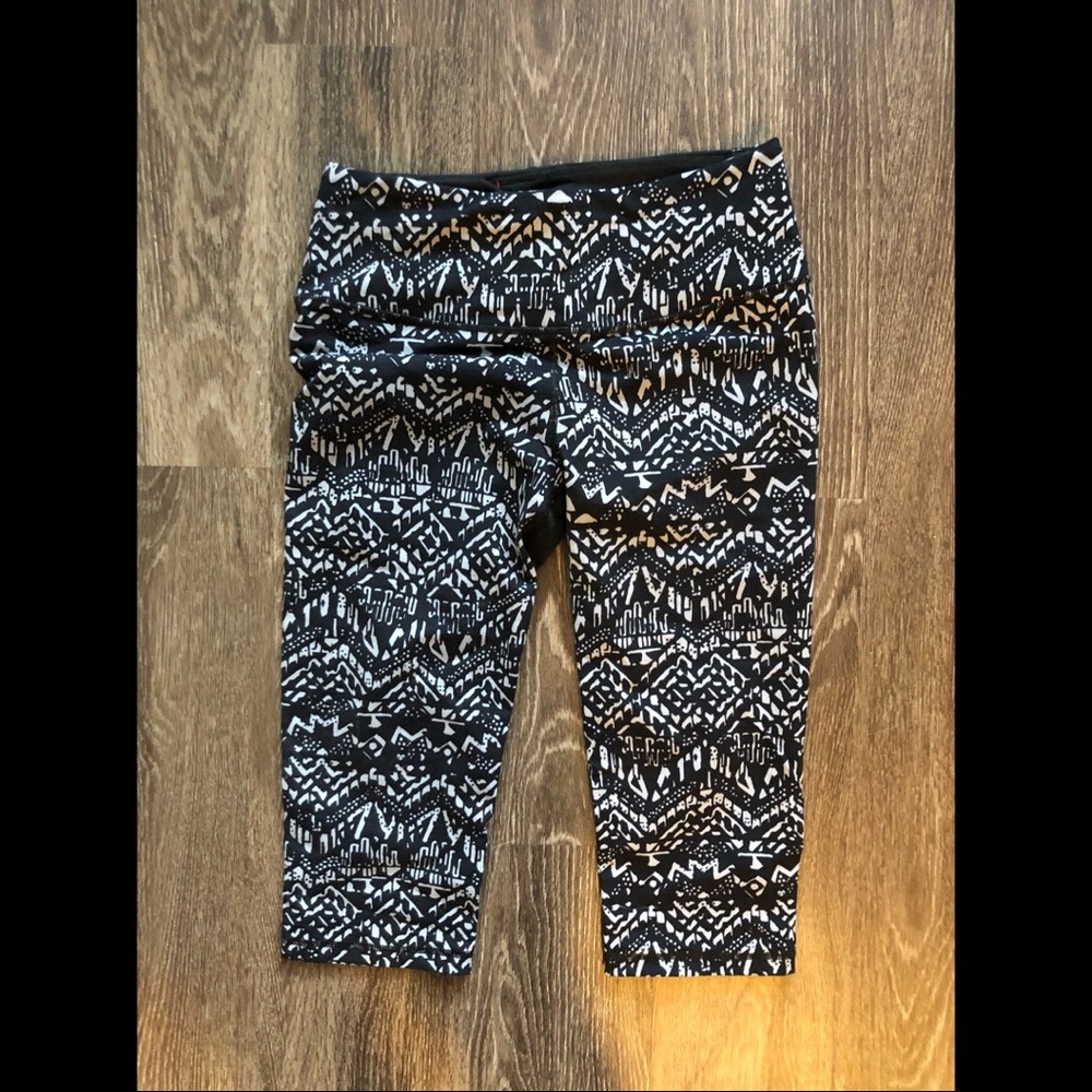 Victoria’s Secret Knockout crop leggings